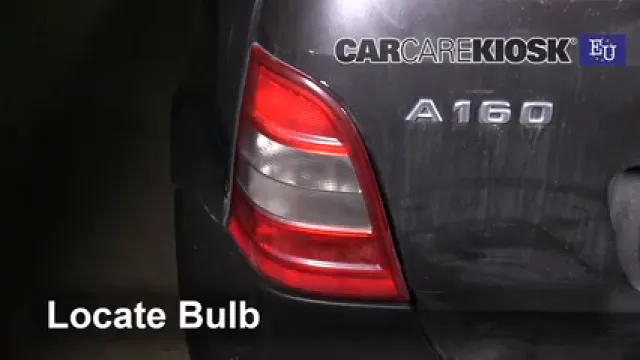1999 Mercedes-Benz A160 Classic 1.6L 4 Cyl. Éclairage Feu stop (remplacer ampoule)